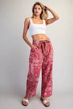 Load image into Gallery viewer, Bandana Barrel Jeans