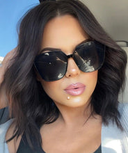 Load image into Gallery viewer, Lux Sunglasses Black