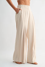 Load image into Gallery viewer, Timeless Pleated Trousers