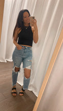 Load image into Gallery viewer, Fly High Crop Jeans