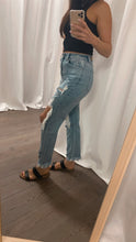 Load image into Gallery viewer, Fly High Crop Jeans