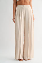 Load image into Gallery viewer, Timeless Pleated Trousers