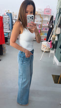 Load image into Gallery viewer, Embellished Mid Rise Jeans