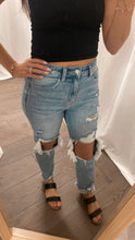 Load image into Gallery viewer, Fly High Crop Jeans