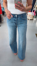 Load image into Gallery viewer, Embellished Mid Rise Jeans