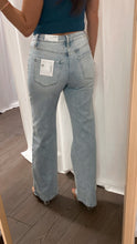Load image into Gallery viewer, Tender Lovin&#39; 90&#39; Vintage Jeans
