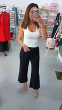 Load image into Gallery viewer, Tori Crop Wide Leg Jeans