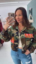 Load image into Gallery viewer, Cropped Camo Pink Tiger Jacket