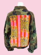 Load image into Gallery viewer, Cropped Camo Pink Tiger Jacket