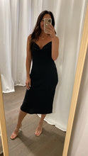 Load image into Gallery viewer, Your Everything Midi Dress Black