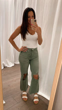 Load image into Gallery viewer, 90's Vintage Crop Flare Army Green