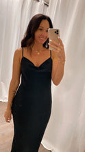 Load image into Gallery viewer, Your Everything Midi Dress Black