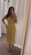 Load and play video in Gallery viewer, Your Everything Midi Dress Gold

