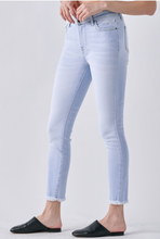 Load image into Gallery viewer, Frayed Hem Crop Mid Rise Jeans