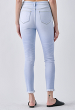 Load image into Gallery viewer, Frayed Hem Crop Mid Rise Jeans