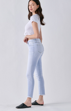 Load image into Gallery viewer, Frayed Hem Crop Mid Rise Jeans