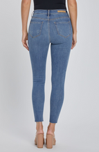 Load image into Gallery viewer, Give The Way Skinny Jeans