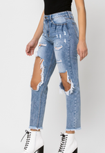 Load image into Gallery viewer, Heartbreaker Boyfriend Jeans