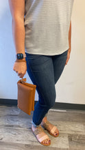 Load image into Gallery viewer, Lilly Crossbody Clutch Bag