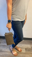 Load image into Gallery viewer, Lilly Crossbody Clutch Bag