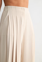 Load image into Gallery viewer, Timeless Pleated Trousers
