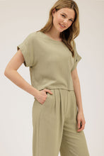 Load image into Gallery viewer, Boxy Cut Linen Crop Top
