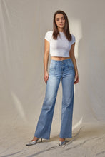 Load image into Gallery viewer, Delilah High Rise Jeans
