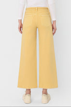 Load image into Gallery viewer, Sweet Sunshine Cropped Jeans
