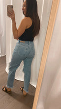 Load image into Gallery viewer, Fly High Crop Jeans
