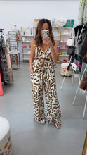 Load image into Gallery viewer, Urban Paradise Pants Brown
