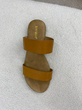 Load image into Gallery viewer, Tamber Sandals
