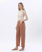 Load image into Gallery viewer, Copper Twist High Rise Barrel Jeans
