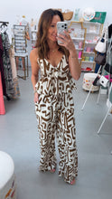 Load image into Gallery viewer, Urban Paradise Top Brown
