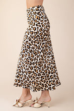 Load image into Gallery viewer, Fit To Style Leopard Midi Skirt
