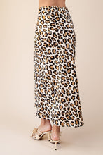 Load image into Gallery viewer, Fit To Style Leopard Midi Skirt
