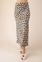 Load image into Gallery viewer, Fit To Style Leopard Midi Skirt
