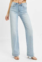 Load image into Gallery viewer, Shelly High Rise Straight Jeans
