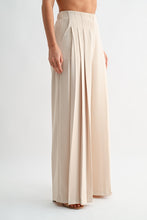 Load image into Gallery viewer, Timeless Pleated Trousers
