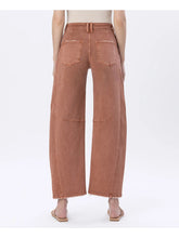 Load image into Gallery viewer, Copper Twist High Rise Barrel Jeans
