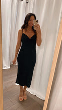Load image into Gallery viewer, Your Everything Midi Dress Black
