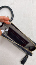 Load image into Gallery viewer, Stacey Wristlet Black
