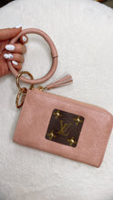 Load image into Gallery viewer, Stacey Wristlet Pink
