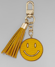 Load image into Gallery viewer, Smiley Face Keychain

